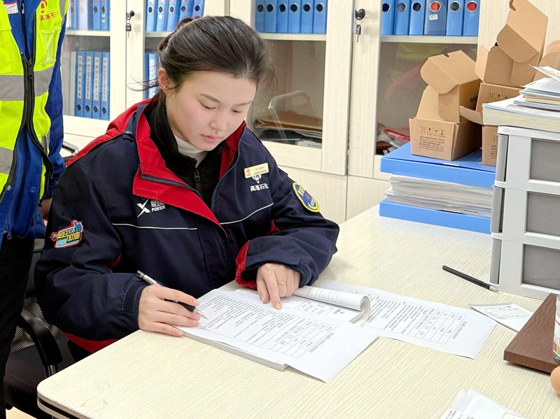 1740129309263046813.jpg 凤台站站长姬晓雪_proc_副本.jpg